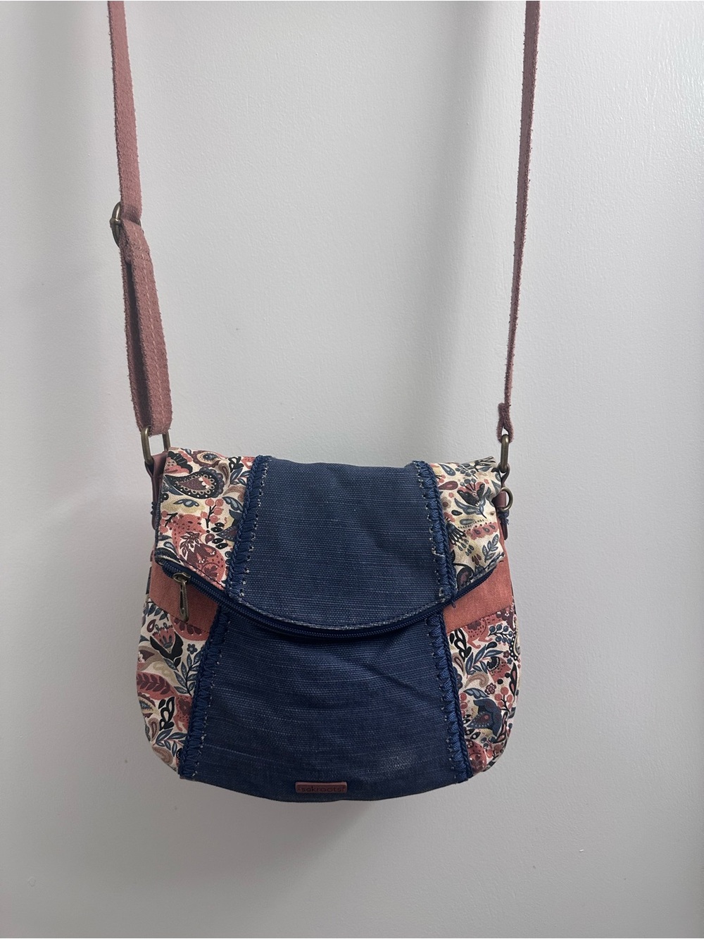 Sakroots Denim & Floral Crossbody Bag in Navy and Dusty Rose